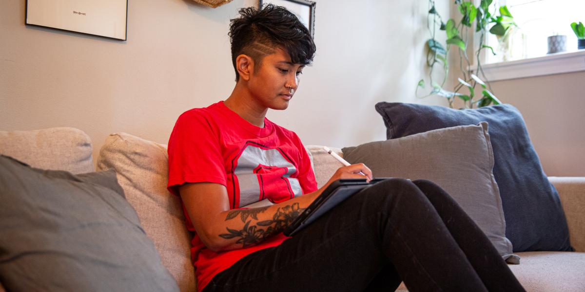 Student reading an online textbook. 