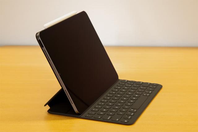 iPad Air left view