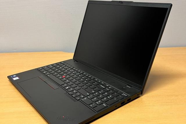 windows laptop standard machine - from right side