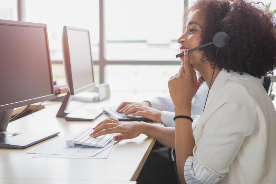 call center attendant helping customer